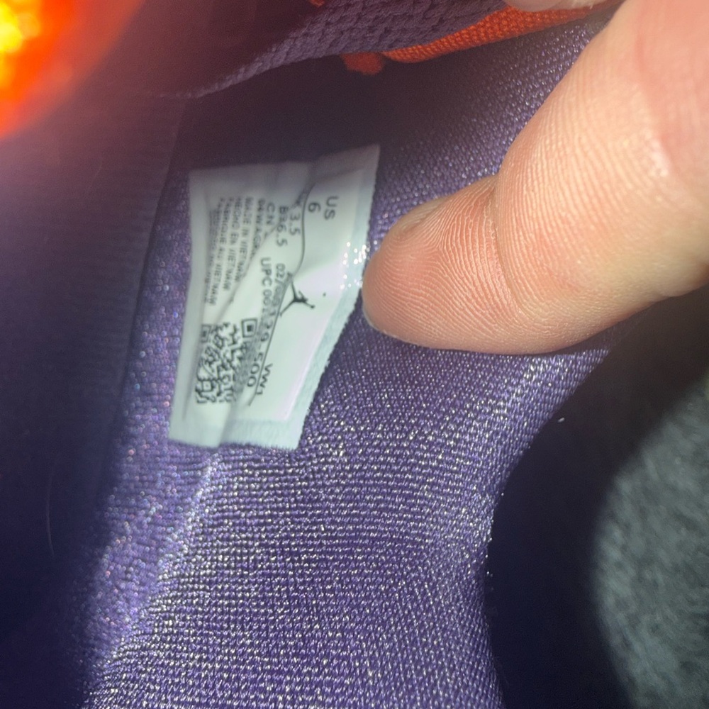 Retro 4s Nike Women's canyon purple and Sage Sneakers - Picture 6 of 7